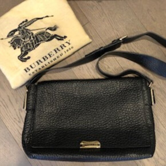 Burberry Authentic Luxury Leather Shoulder Bag Black w Gold Metal Hardware Sz OS - Picture 2 of 16